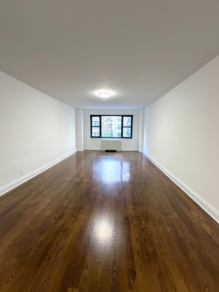 2nd Ave - Photo 5