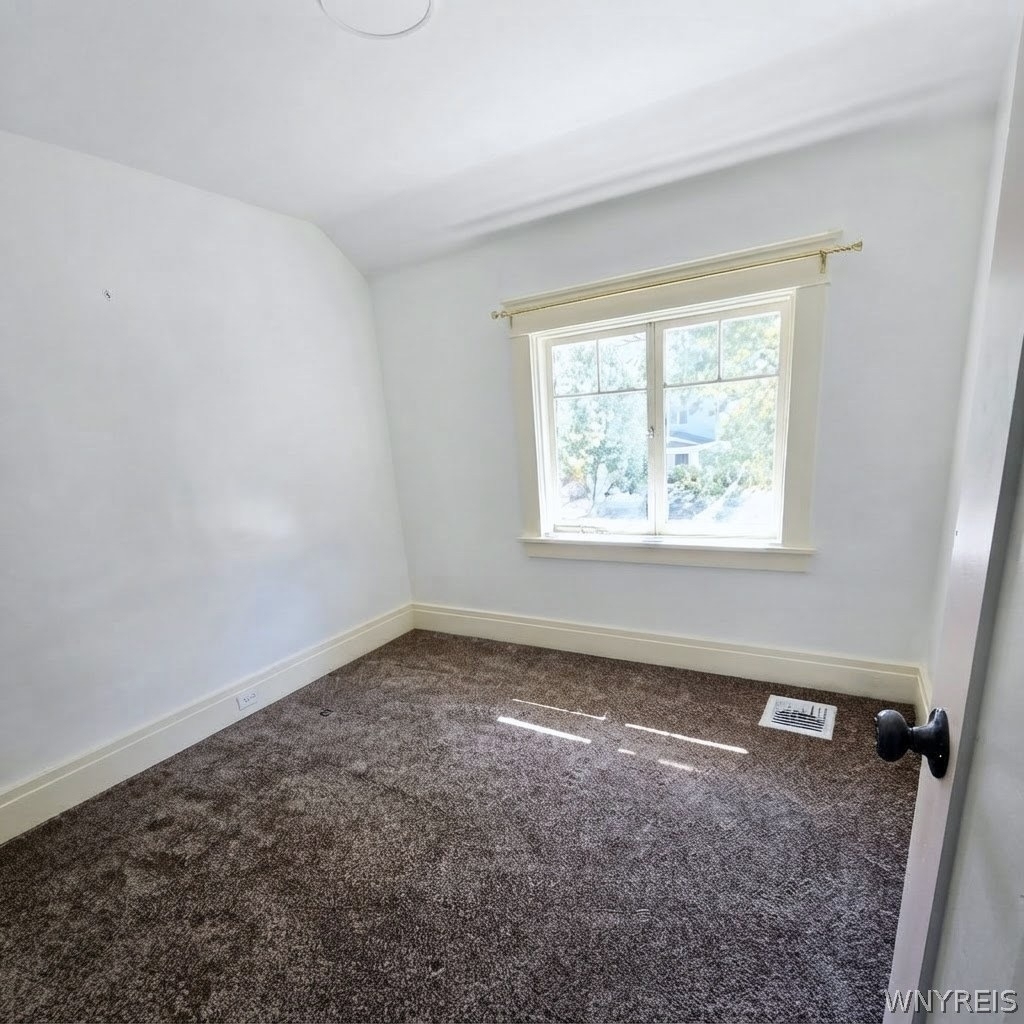 75 W Hazeltine Avenue - Photo 11