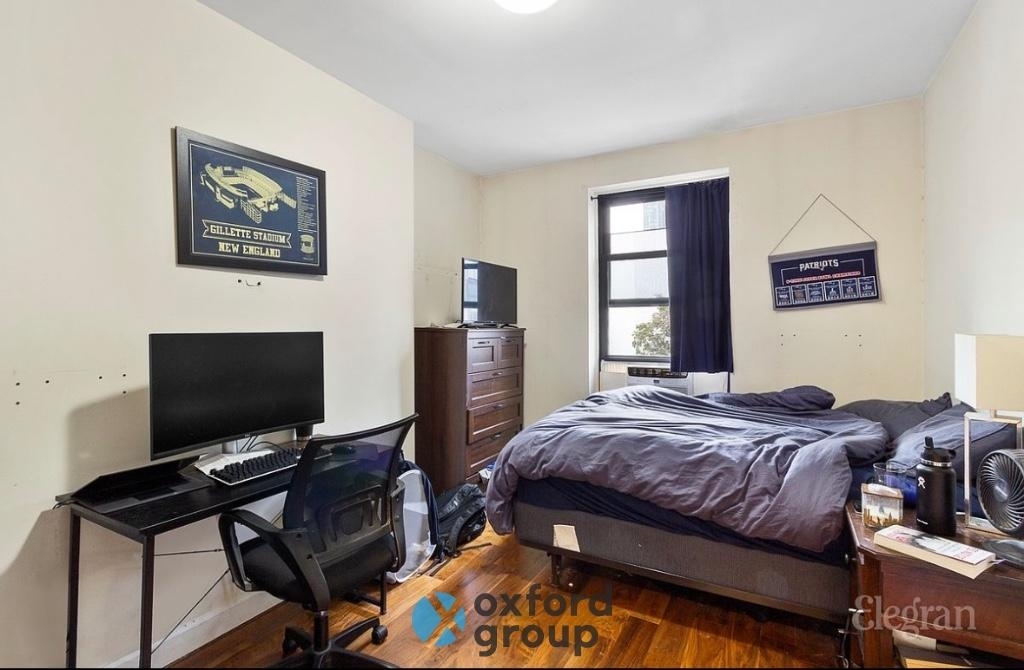 Third Avenue - Photo 1
