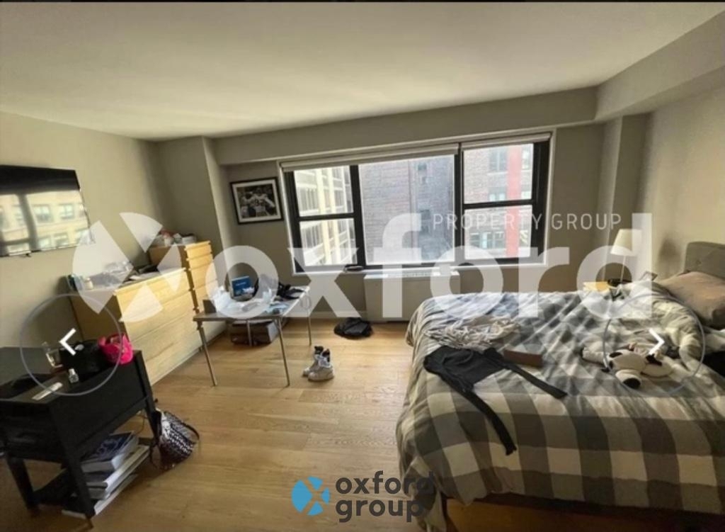 East 25th Street - Photo 3