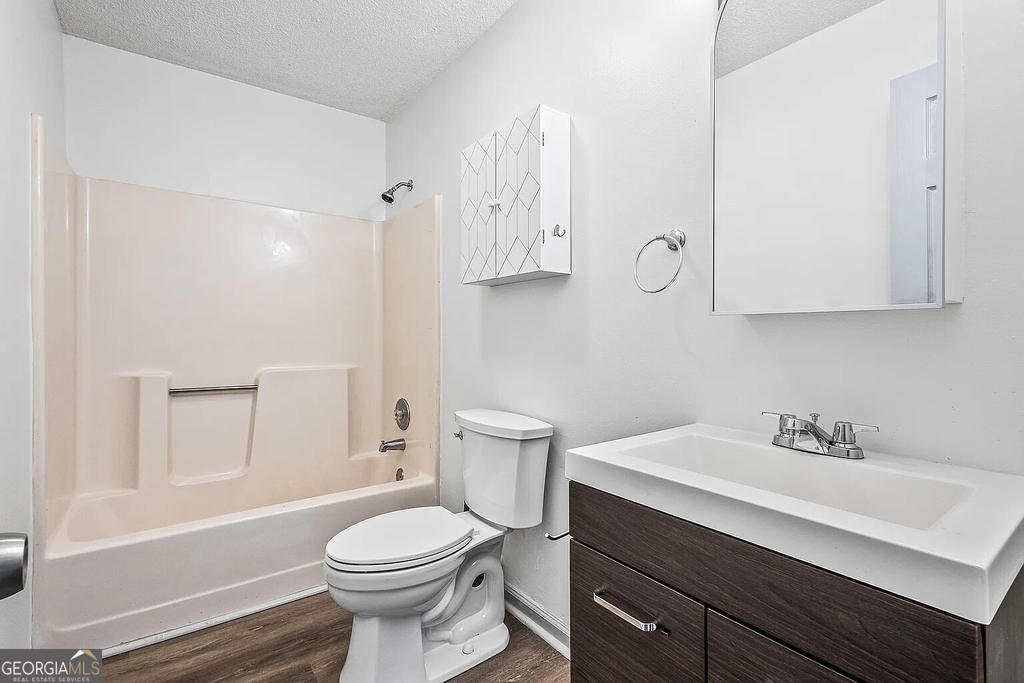 4 E 1st Street - Photo 2