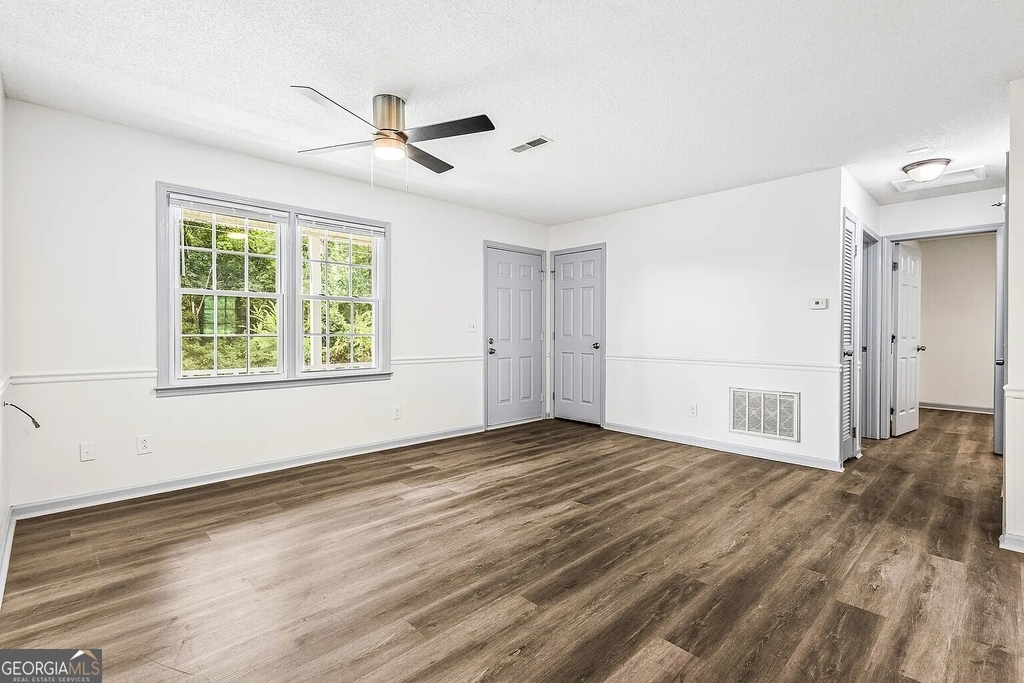 4 E 1st Street - Photo 1