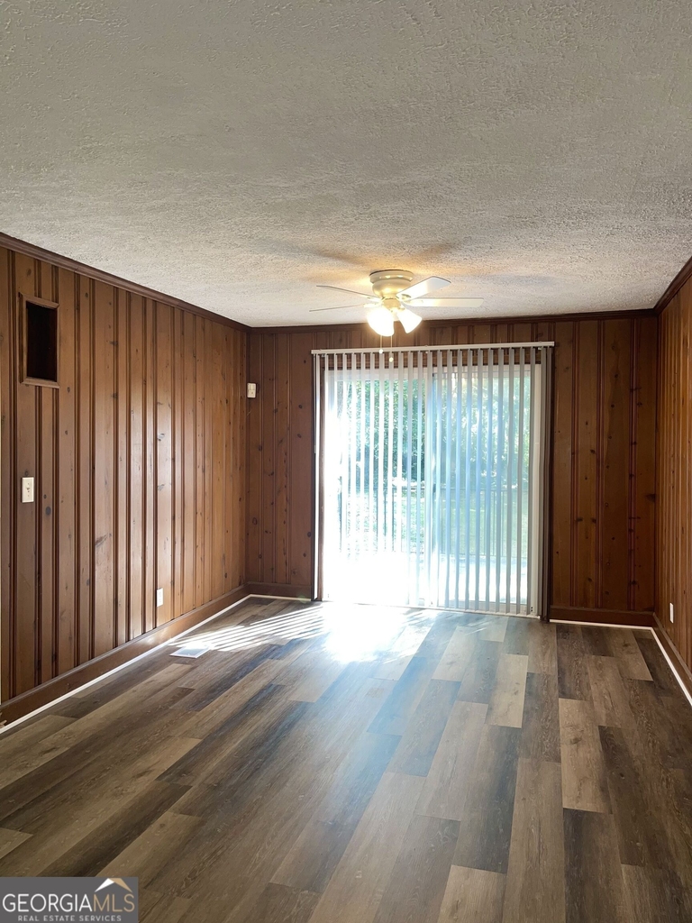 1088 Forrest Boulevard - Photo 2