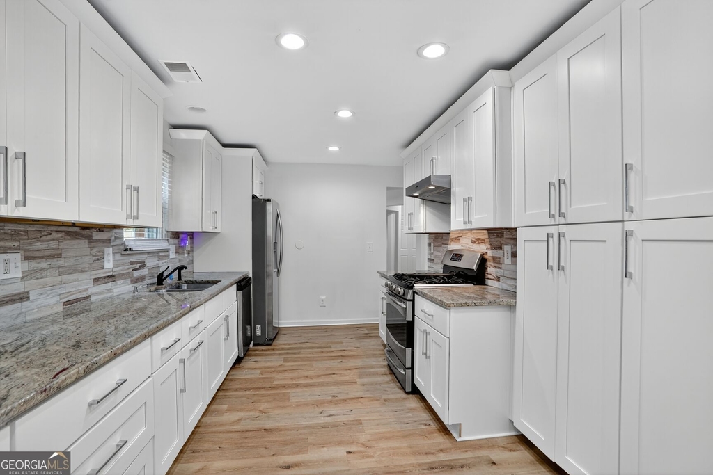 1308 Gates Circle - Photo 10