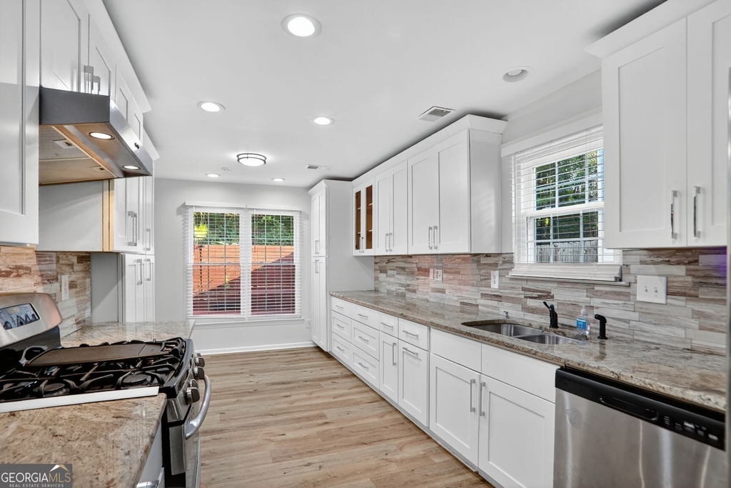 1308 Gates Circle - Photo 6
