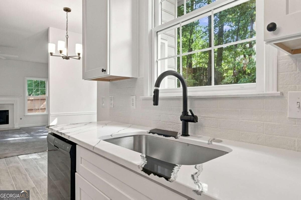 2280 Orleans Avenue - Photo 12