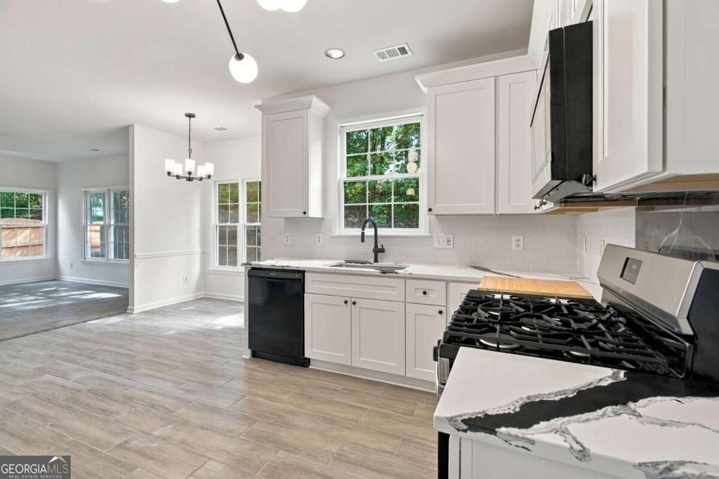 2280 Orleans Avenue - Photo 14