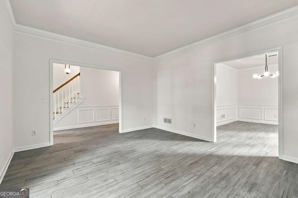 2280 Orleans Avenue - Photo 6
