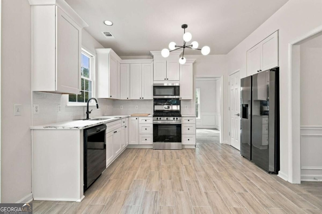 2280 Orleans Avenue - Photo 9