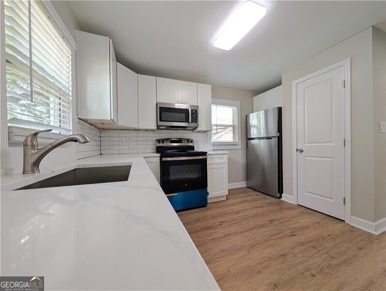 1377 Pine Avenue - Photo 6