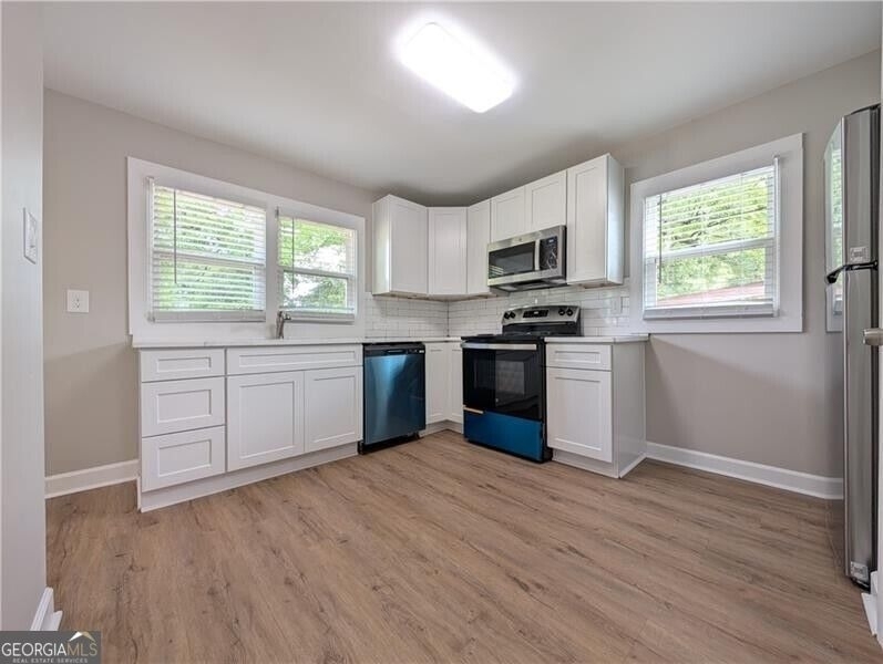 1377 Pine Avenue - Photo 5