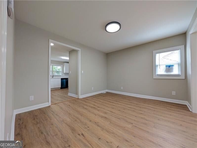 1377 Pine Avenue - Photo 3