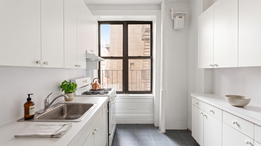 220 West 98th Street - Photo 3