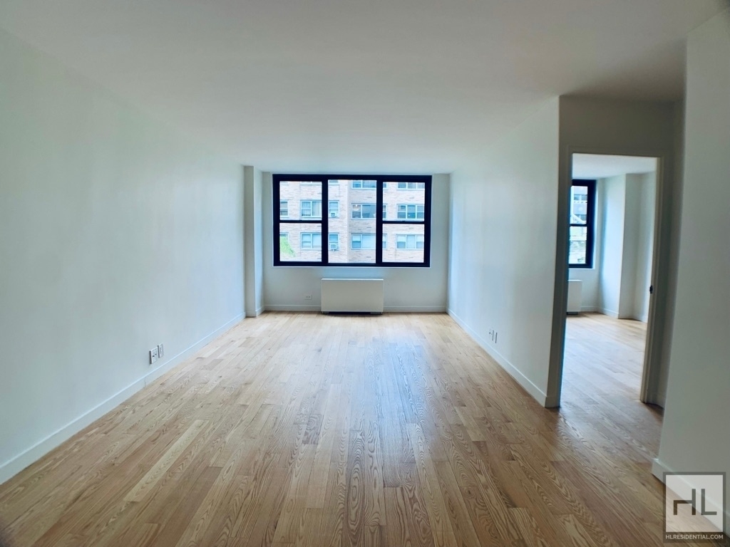 East 49 Street - Photo 0