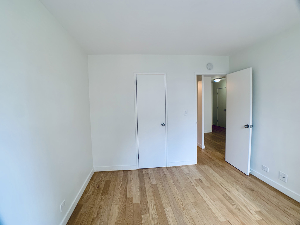 East 49 Street - Photo 3