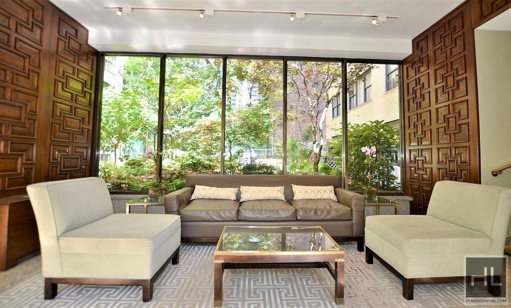 East 49 Street - Photo 9