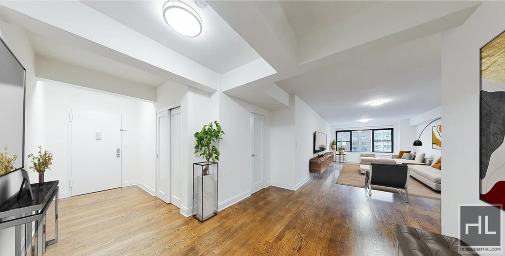 East 57 Street - Photo 0