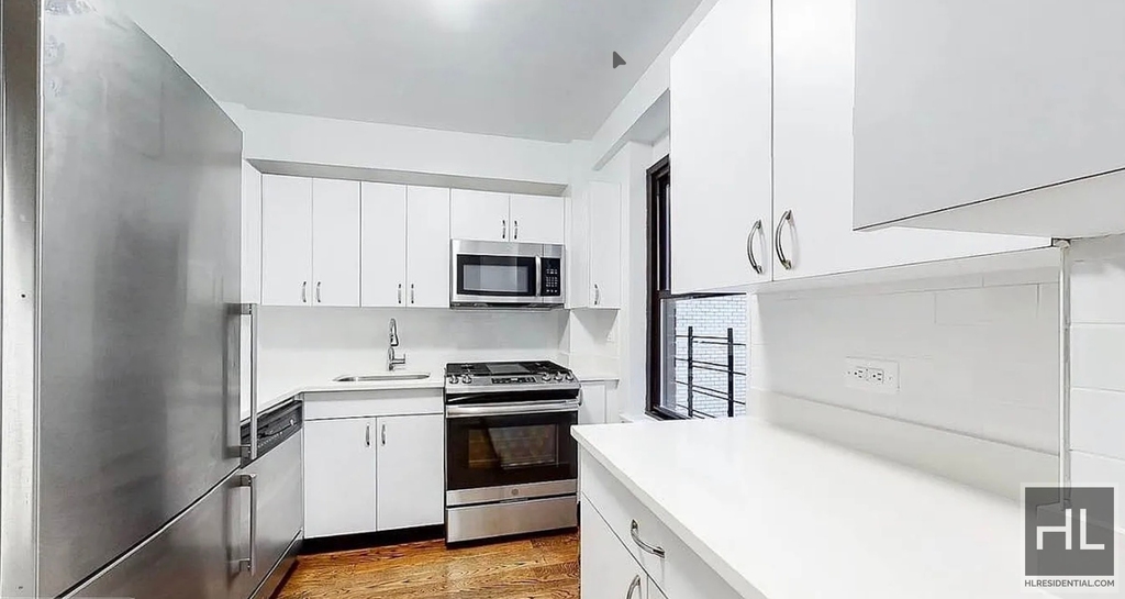 East 57 Street - Photo 4