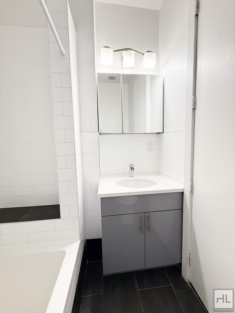 Eastern Parkway - Photo 10