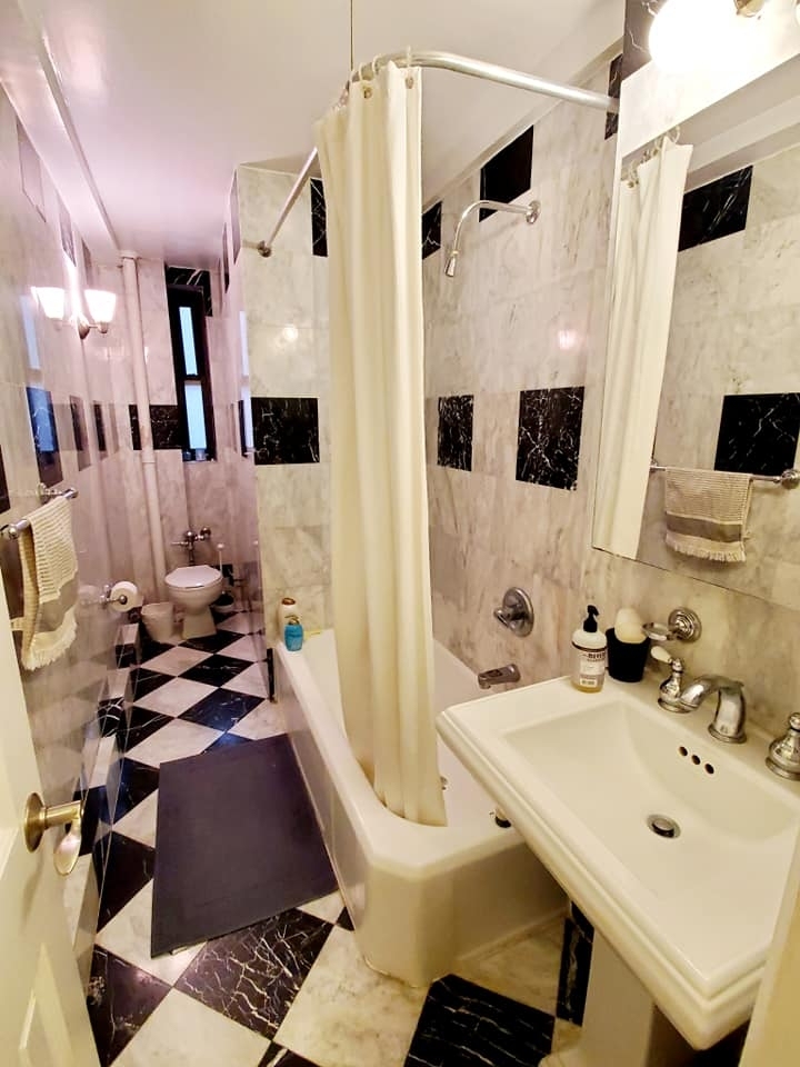 East 56 Street - Photo 3