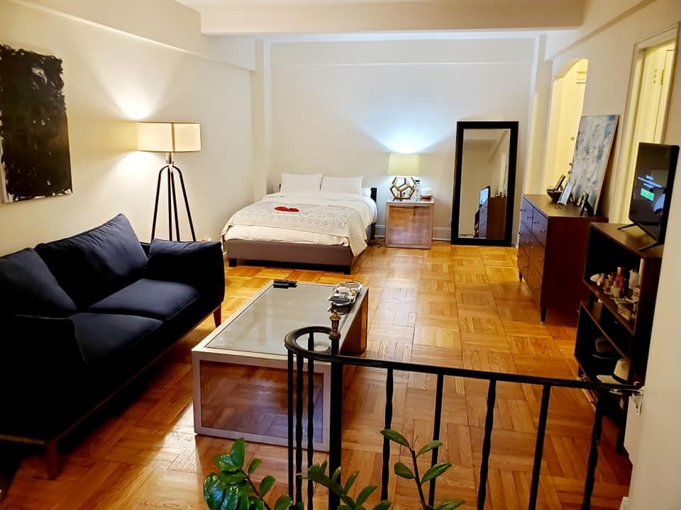 East 56 Street - Photo 1