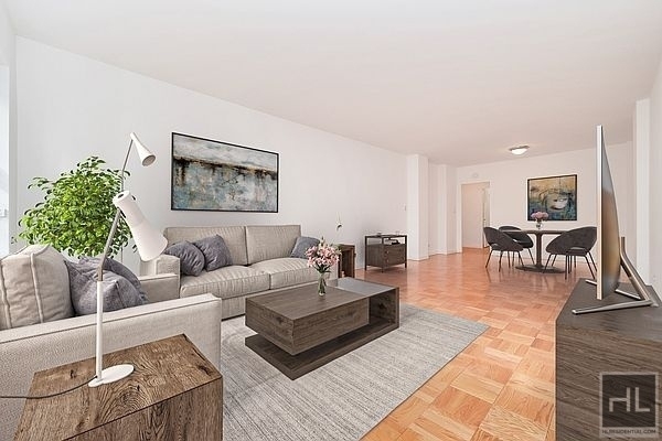 East 55 Street - Photo 0