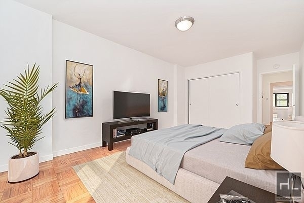 East 55 Street - Photo 1