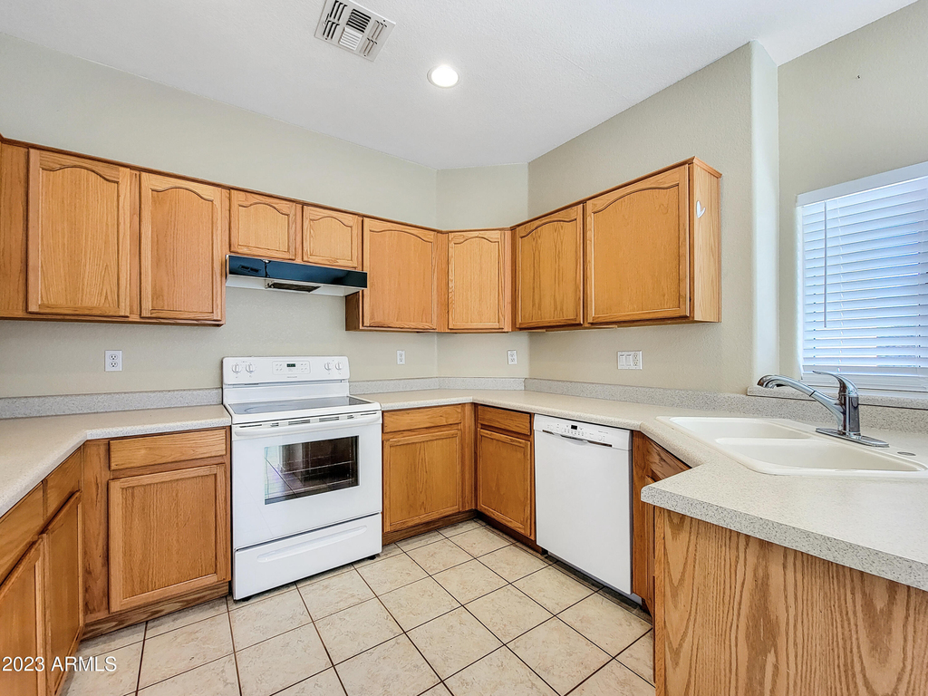 14173 W Weldon Avenue - Photo 9