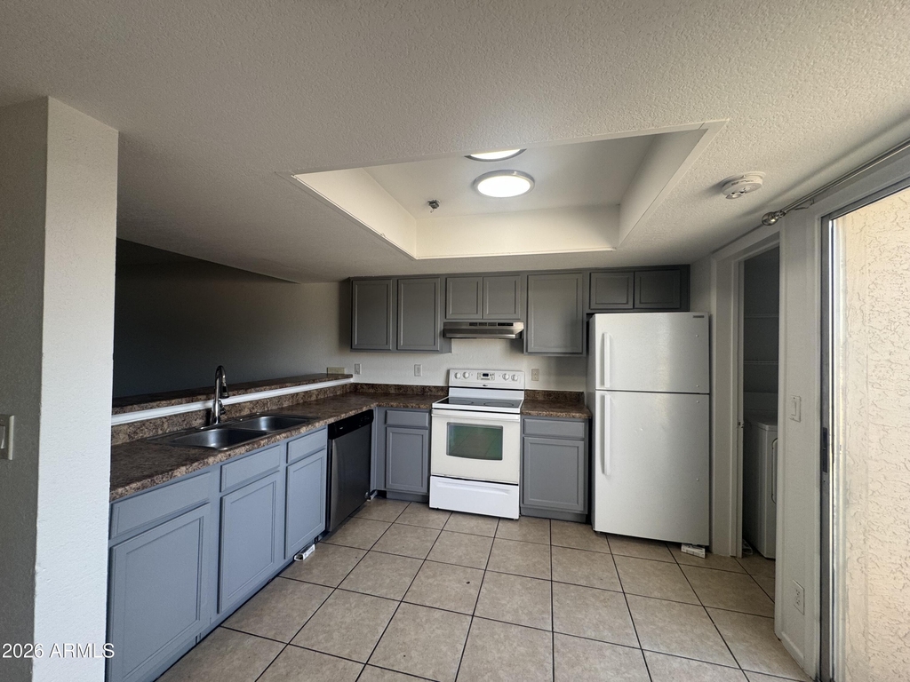 4828 W Orangewood Avenue - Photo 6