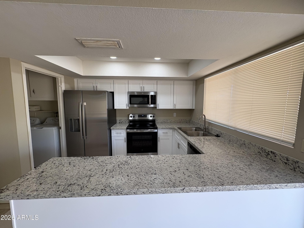 7556 W Turney Avenue - Photo 5