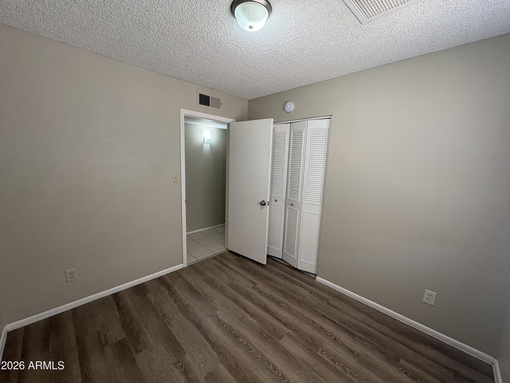 7556 W Turney Avenue - Photo 17