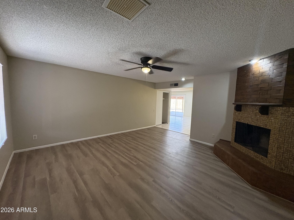 7556 W Turney Avenue - Photo 3
