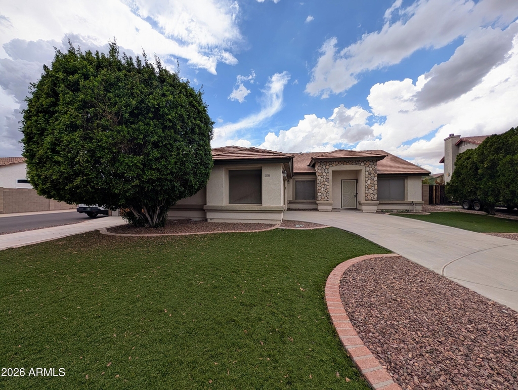15748 W Paradise Lane - Photo 2