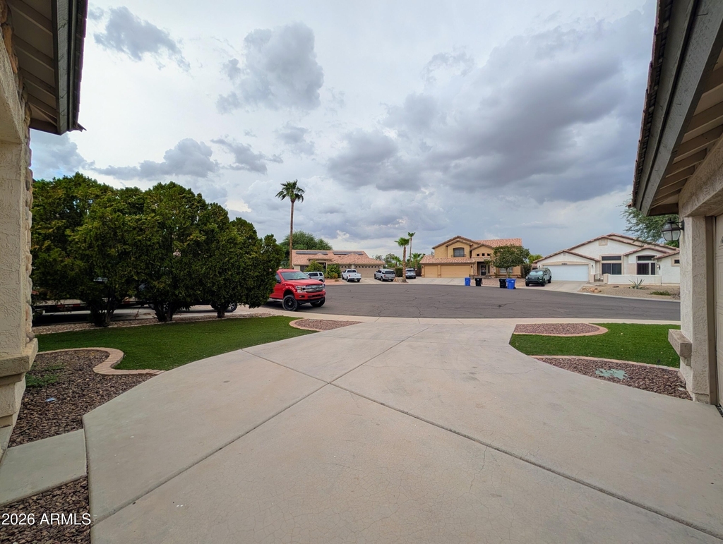 15748 W Paradise Lane - Photo 5