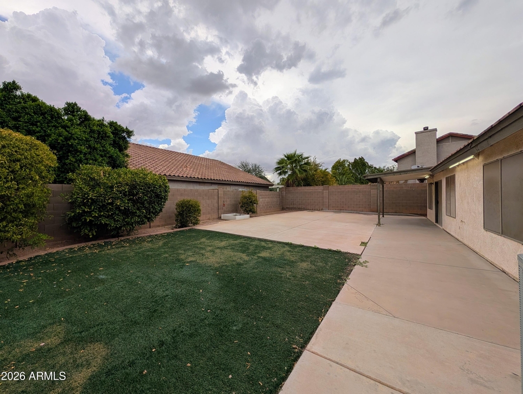 15748 W Paradise Lane - Photo 70