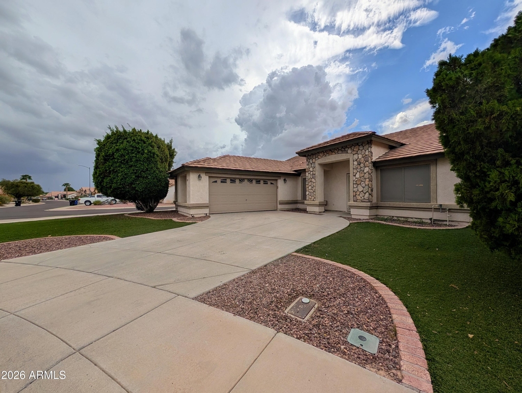 15748 W Paradise Lane - Photo 3