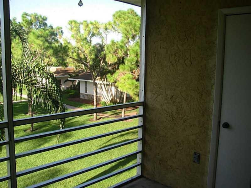 2000 Springdale Boulevard - Photo 9