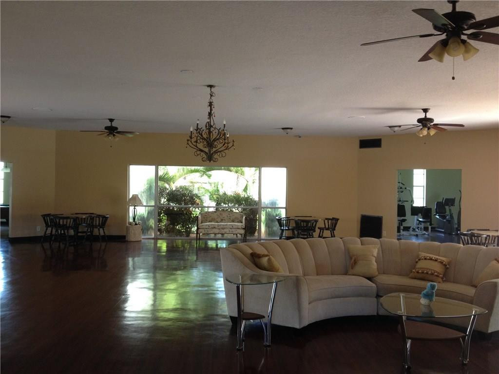 2000 Springdale Boulevard - Photo 13