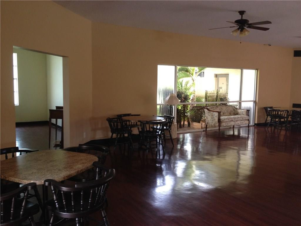 2000 Springdale Boulevard - Photo 15