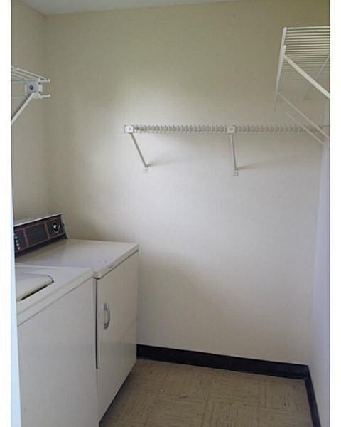 2000 Springdale Boulevard - Photo 10