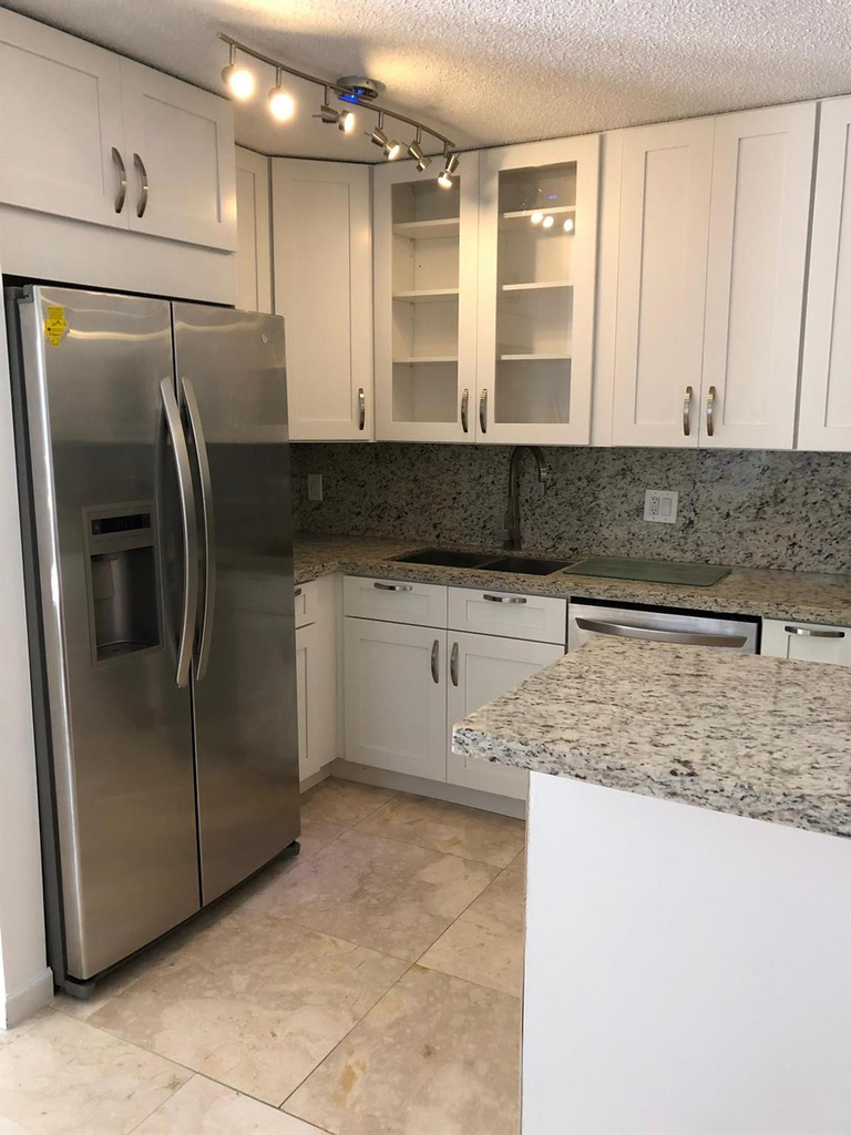 2608 Sw 45th Street - Photo 2