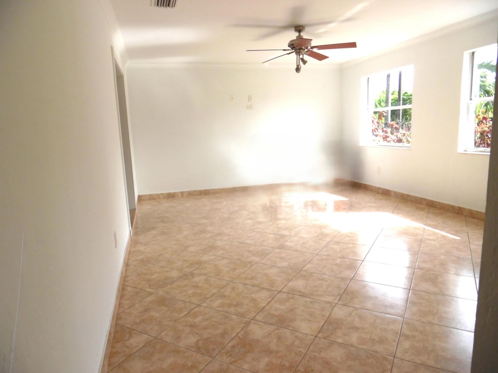 1205 Mathis Street - Photo 3