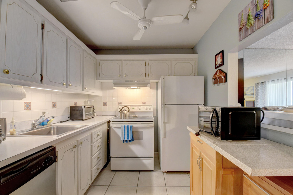 400 Village Green Circle W - Photo 16