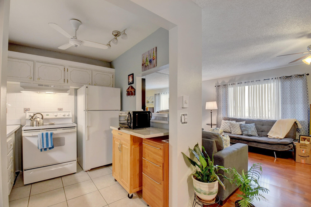 400 Village Green Circle W - Photo 14