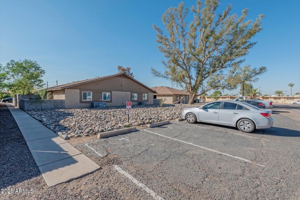 303 E Ludlow Drive - Photo 3