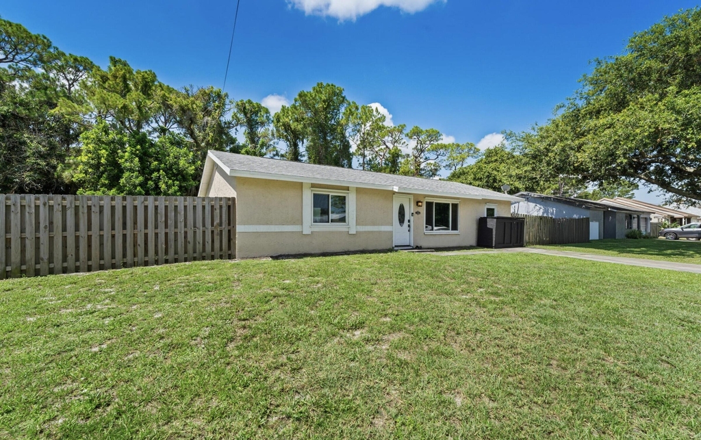 745 21st Street Sw - Photo 0