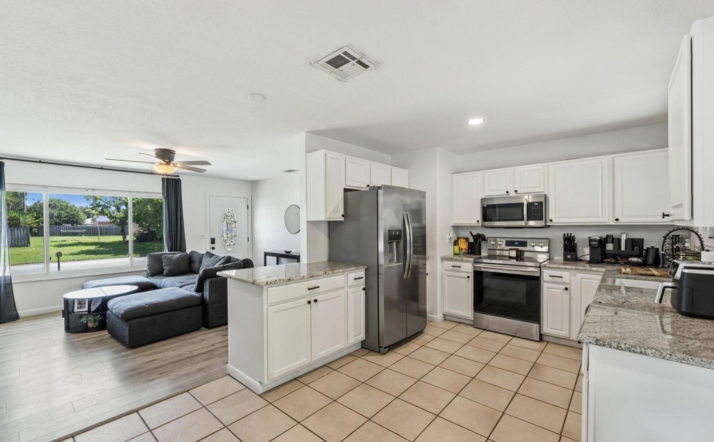 745 21st Street Sw - Photo 2