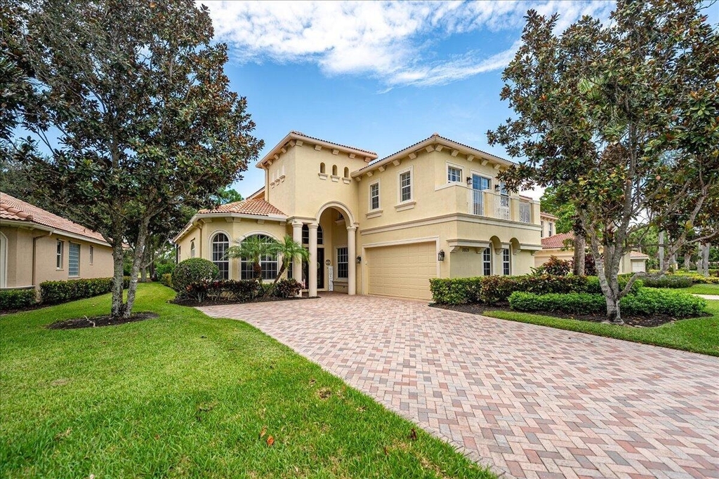 8809 Champions Way - Photo 3