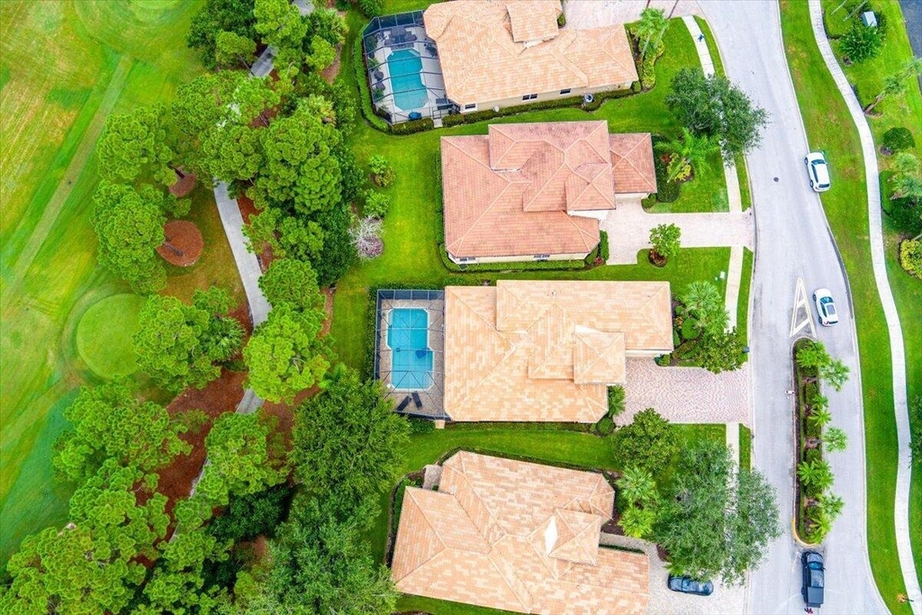 8809 Champions Way - Photo 2