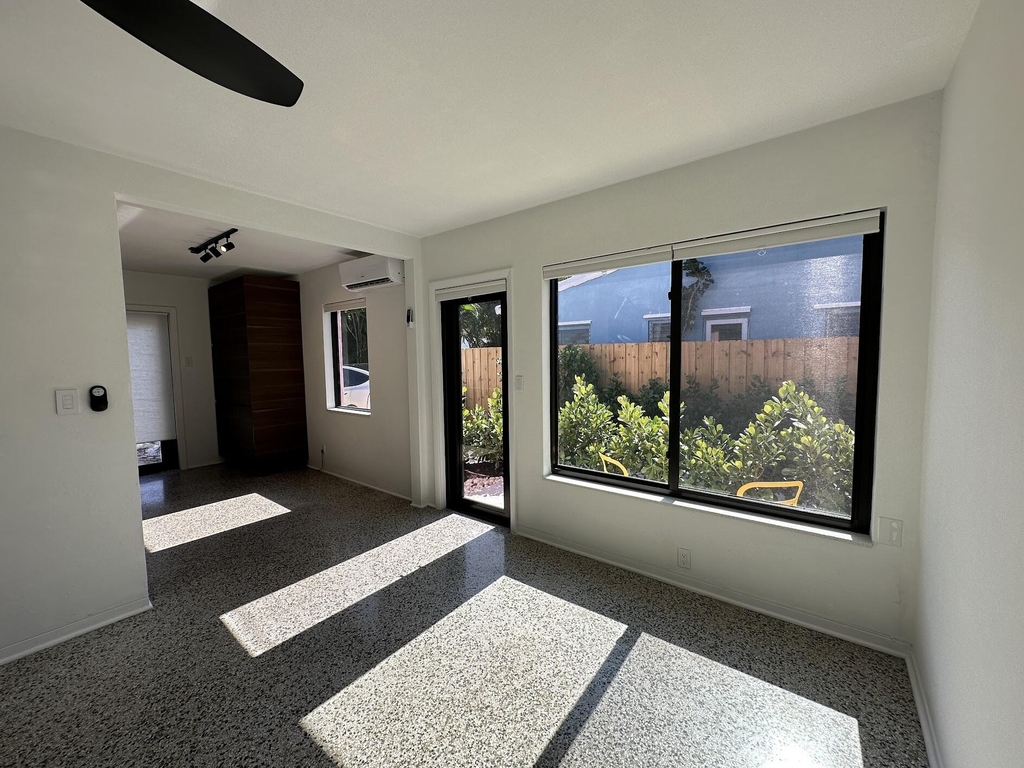 1117 Ne 17th - Photo 9